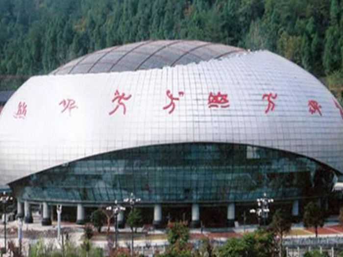库尔勒体育中心球形网架加工安装